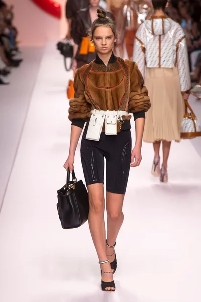 Look 11